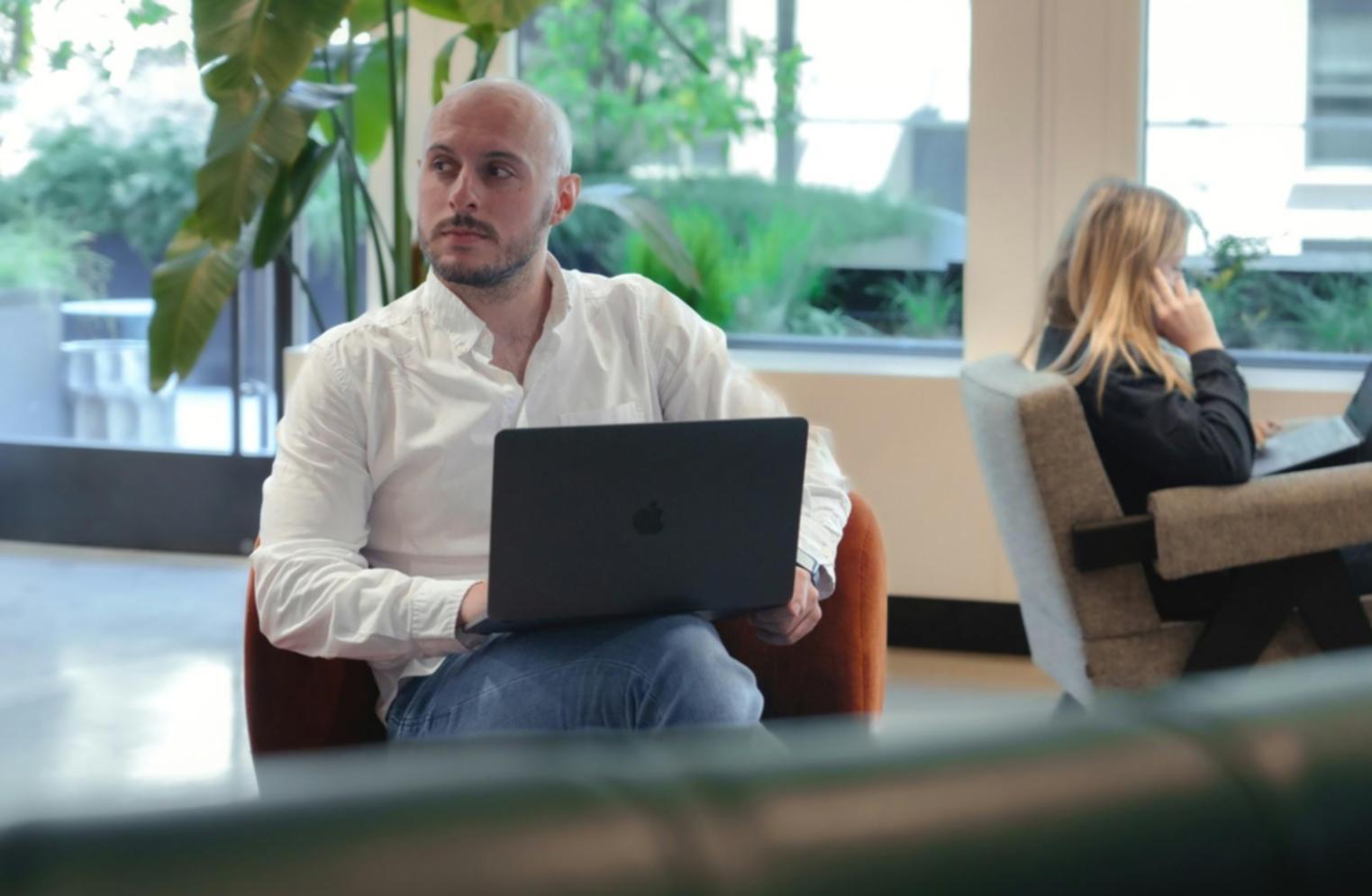 Entrepreneurs travaillant sur leur projet de startup